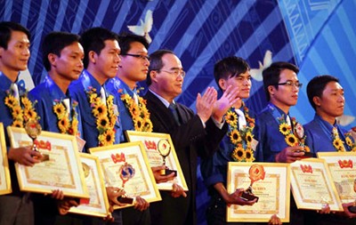 Young innovators praised - ảnh 1